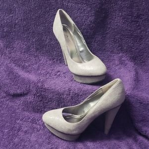 Anne Michelle Brat -01 pumps